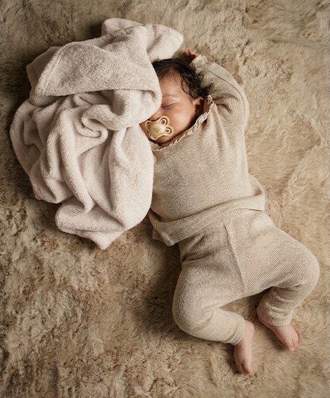 Minimalisme : Quand la tendance « Beige Mom » investit la chambre de bébé